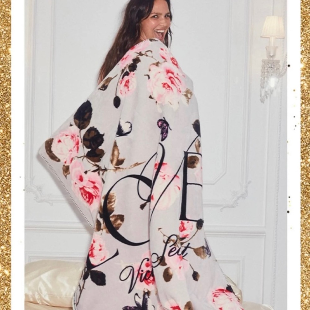 Victoria's Secret Shepra Blanket 2020